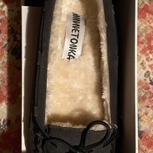 Minnetonka Women's Grey Fleece-Lined Moccasins